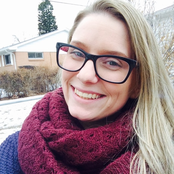 Meet your Posher, Apryl - Picture 1 of 1